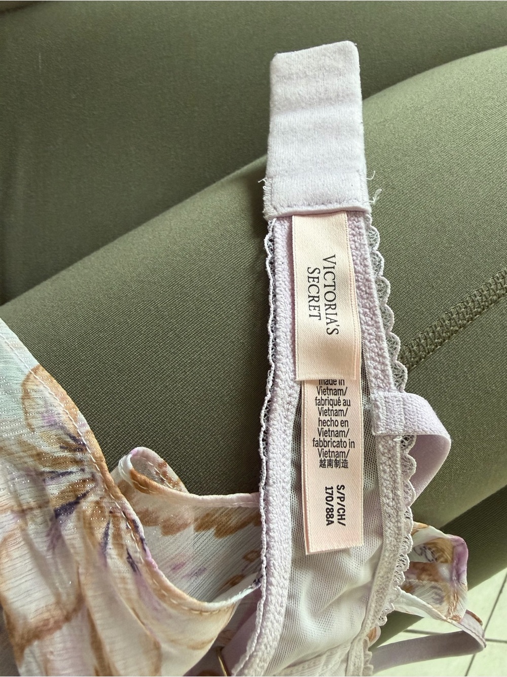 Victoria's Secret Extremely Cute Asymmetrical Set - Picture 4 of 5